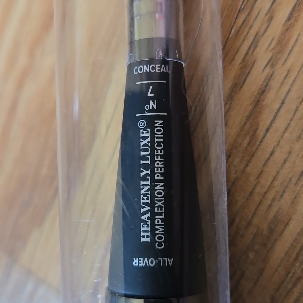 Heavenly Luxe Complexion Perfection Brush #7 - Picture 3 of 5